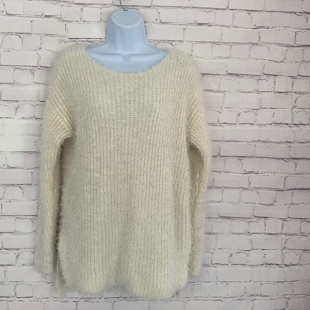 Massini eyelash fuzzy ivory sweater size medium